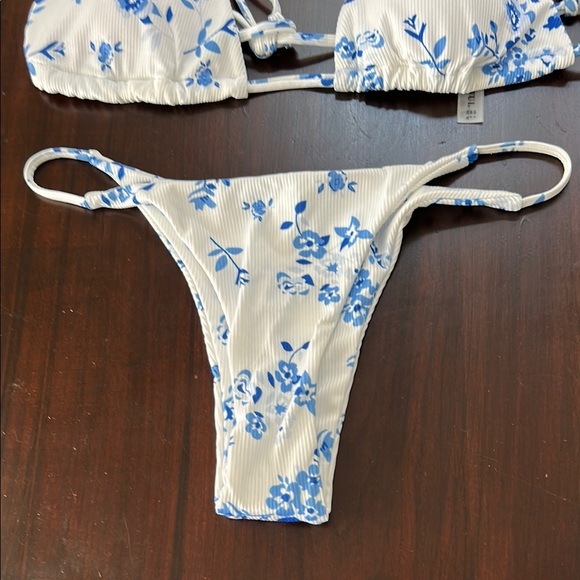 ZAFUL Ditsy Floral Printed Swimsuit Triangle High Cut Cheeky Bikini Set - Picture 2 of 7